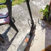 monopattino elettrico E-Bike 