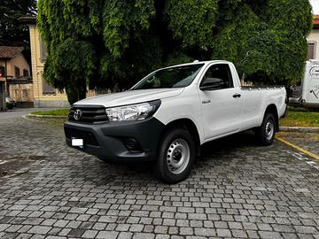 TOYOTA Hilux 2.4 D-4D 4WD 2 porte Single Cab Com