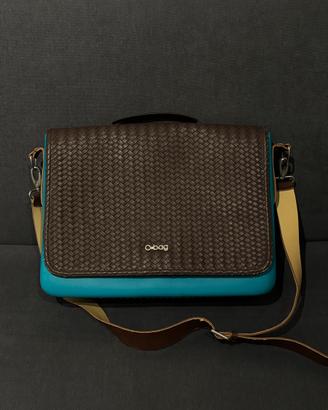 Borsa O bag azzurra e marrone effetto intrecciato
