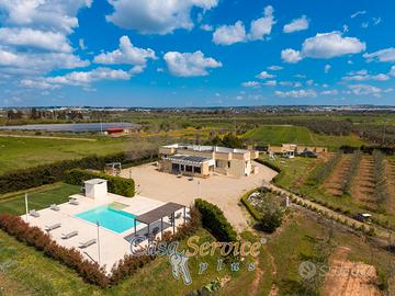Villa con piscina e ampio giardino