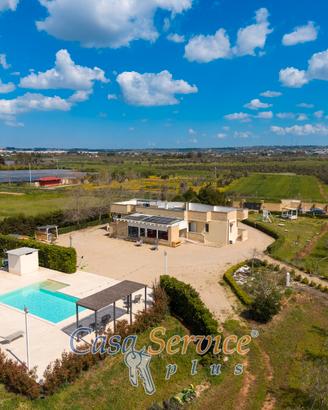 Villa con piscina e ampio giardino