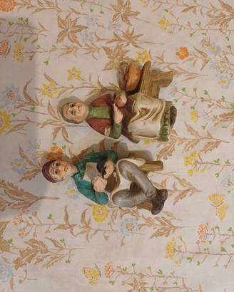 Set di due statuette per il presepe