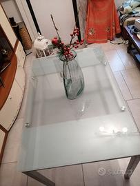 Tavolo di vetro allungabile