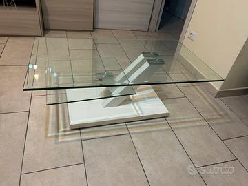 Tavolo di desing in vetro