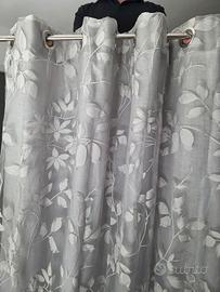 Tende grigio brillante con doppio velo decorato