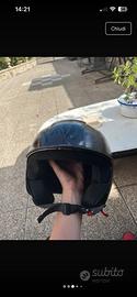 casco jet con presa USB