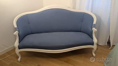Divanetto Antico dell'Ottocento in noce bianco