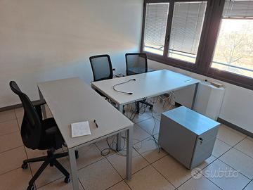 2 scrivanie 1 cassettiera 3 sedie ufficio