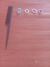 Pettine per capelli e 4 piccoli elastici