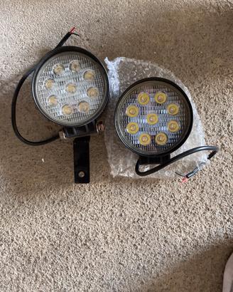 Coppia di fari led, tondi, nuovi, per fuoristrada.