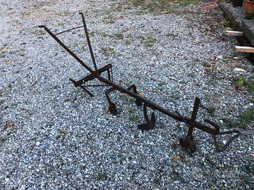 Aratro antico da giardino