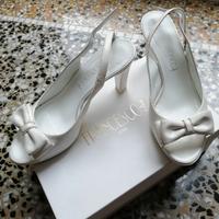 Scarpe bianche spuntate con fiocco n. 38