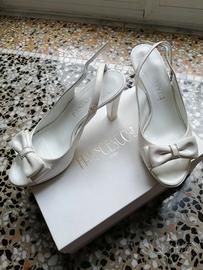 Scarpe bianche spuntate con fiocco n. 38