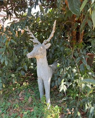 statua cervo in cemento