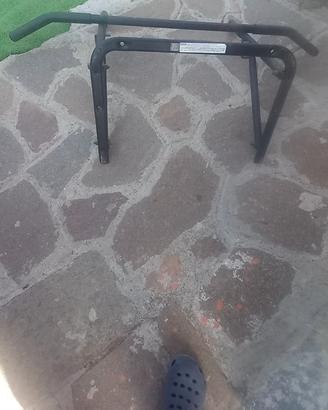 attrezzo da palestra  da fissare al muro 