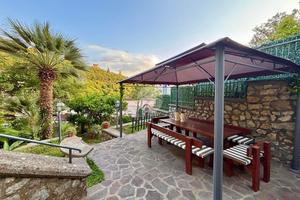 VILLA SINGOLA A LETTERE