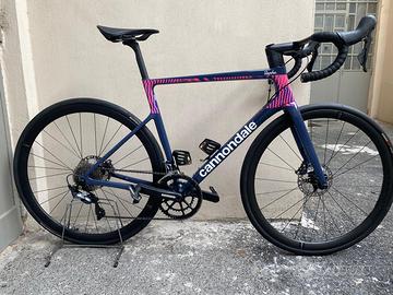 Bici Cannondale Supersix Evo colorazione EF.