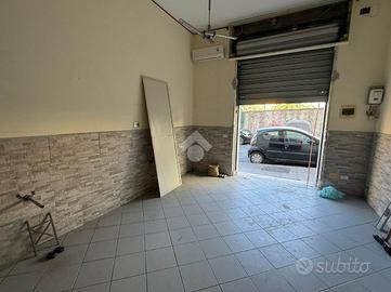 NEGOZIO A NAPOLI