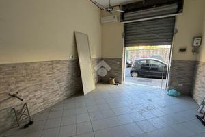 NEGOZIO A NAPOLI