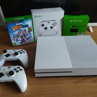 Xbox One S 500GB + 2 Joypads + Kit charge & play