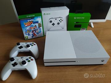 Xbox One S 500GB + 2 Joypads + Kit charge & play