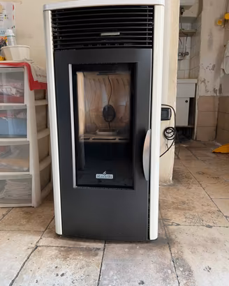 Stufa a pellet Ravelli modello Mavi