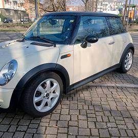 Mini Cooper 1.4 diesel motore della Toyota 