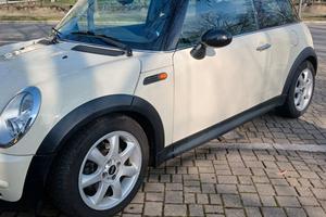 Mini Cooper 1.4 diesel motore della Toyota 