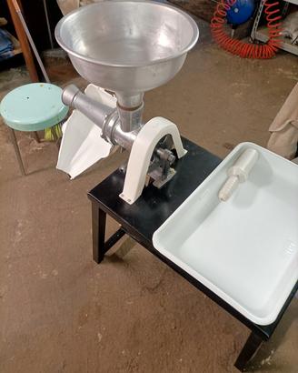 passa pomodoro elettrico artigianale