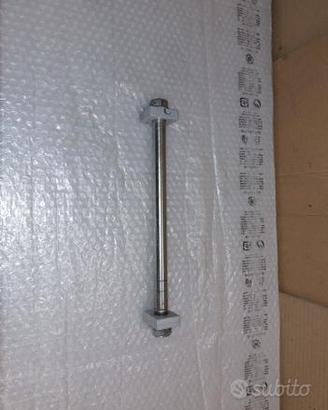asse perno ruota posteriore Benelli trk 502 502x
