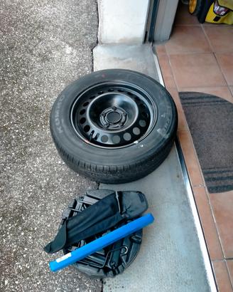 ruota di scorta  marca KUMHO misure 205/60/R16