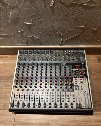 Mixer Behringer Xenyx X2222 USB