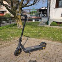 Ninebot G30 MAX (Gen 2 - Serie 9) | Solo 608 km