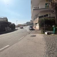 NEGOZIO A NAPOLI