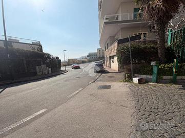 NEGOZIO A NAPOLI