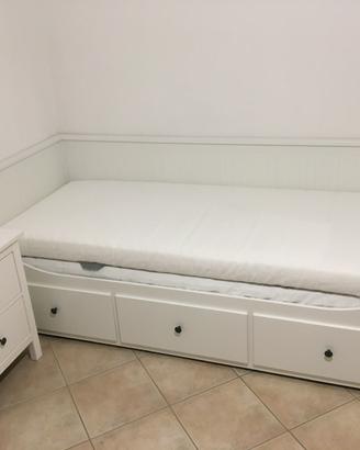 Letto e comodino Ikea Hemnes + materasso