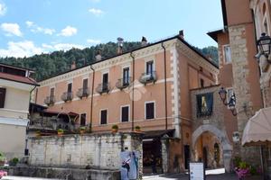 4 LOCALI A TAGLIACOZZO