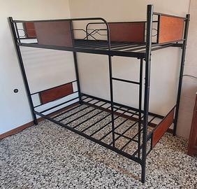 Letto a castello completo di materassi