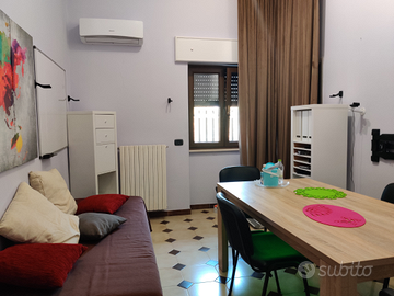 Ufficio/Stanza con sala d'aspetto a professionisti