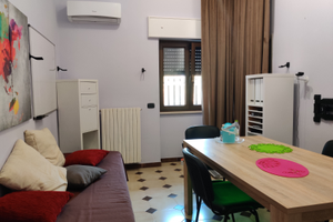 Ufficio/Stanza con sala d'aspetto a professionisti