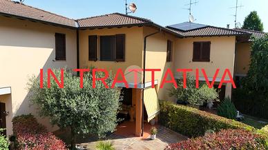 VILLA A SCHIERA A PARATICO