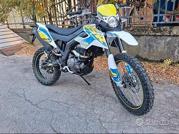 Um DSR 125 ENDURO MOTORE APRILIA