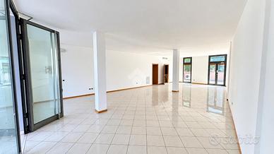 NEGOZIO A SAN GIORGIO DELLE PERTICHE