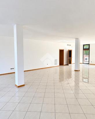 NEGOZIO A SAN GIORGIO DELLE PERTICHE
