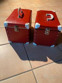 Due valigette, lego vuote