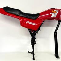 SCULTURA HONDA FT 500