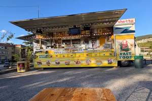 STREET FOOD ITINERANTE – CAMION ATTREZZATO