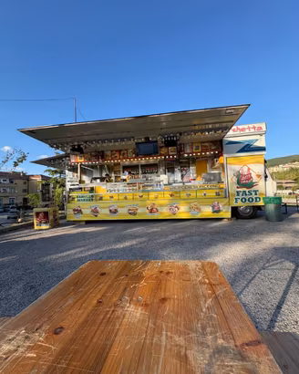 STREET FOOD ITINERANTE – CAMION ATTREZZATO