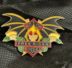 Pin biker vintage