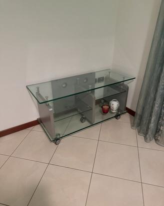 Mobile in vetro con rotelle